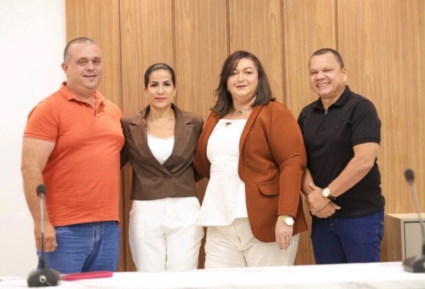No momento, você está visualizando 1ª Sessão Especial: Rosa Nunes é reeleita presidente da mesa diretora biênio 2027/2028